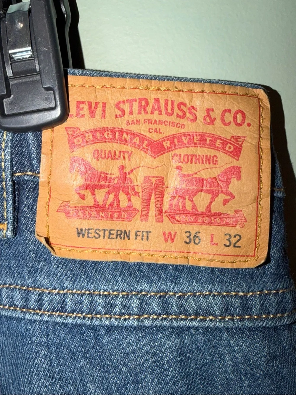 Levi’s Western Fit Men's Jeans in Dark Blue Wash 36X32